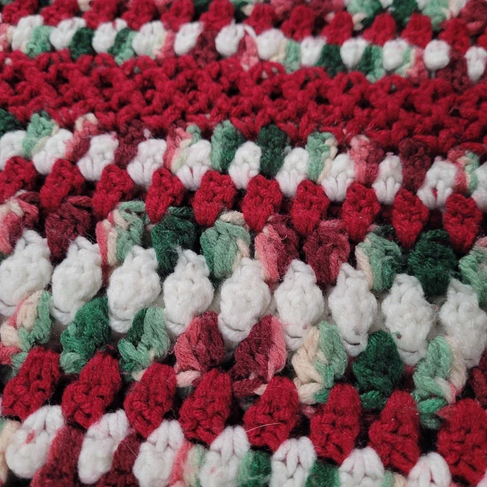 Hand‎ Crocheted Christmas Afghan Blanket Red Green White Scalloped Edge 72x48